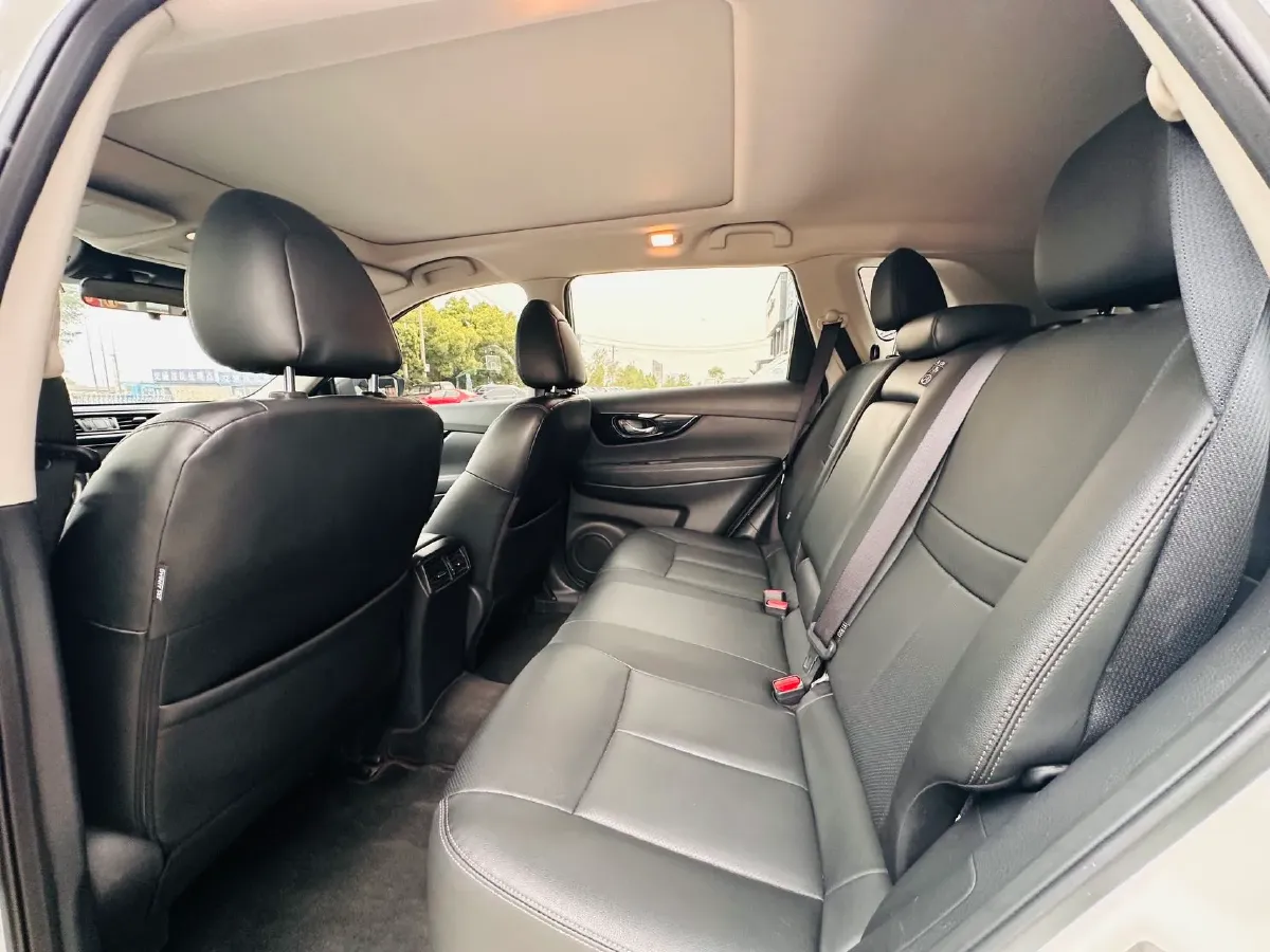 2021 Nissan X-Trail 2.0L 151HP L4 CVT,autocango,china used car exporter,china ev exporter,chinese used car exporter,chinese used ev exporter