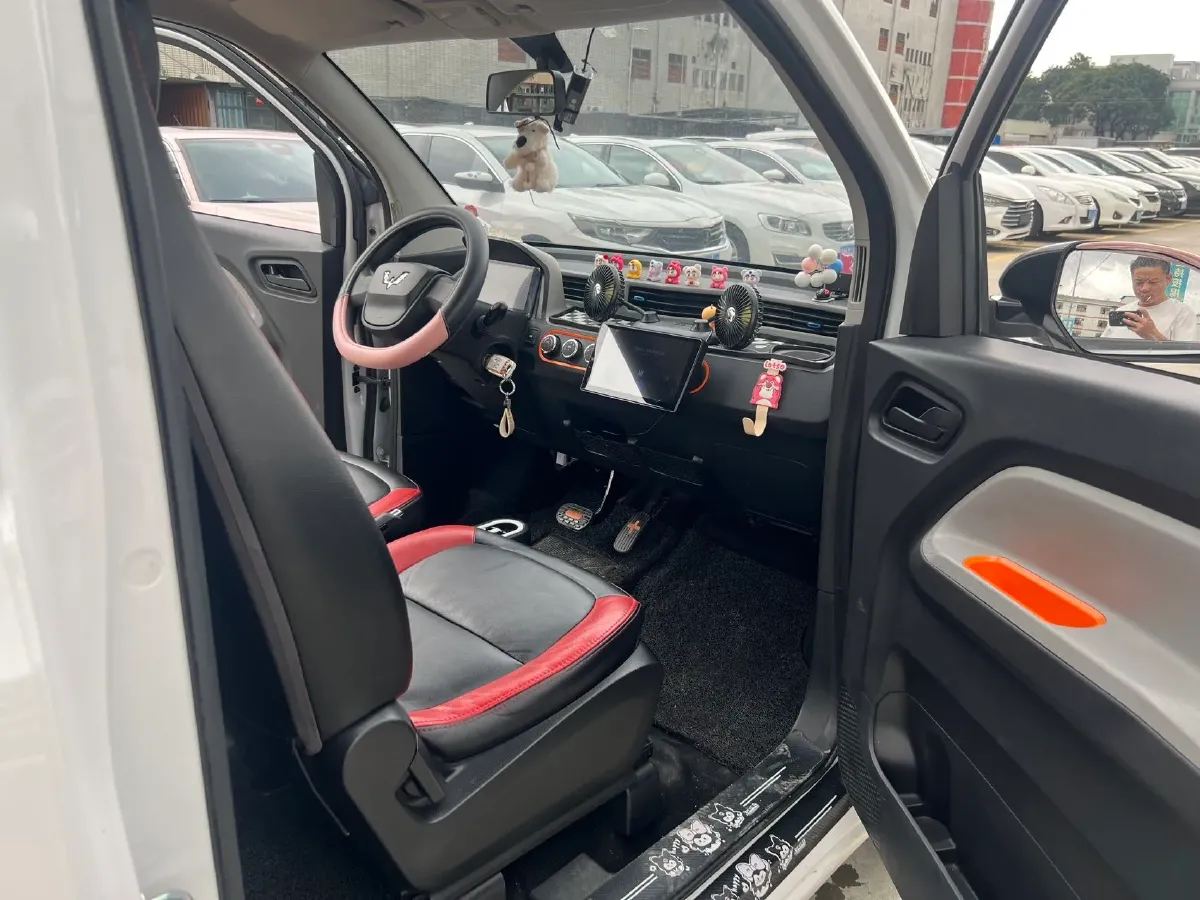 2021 WuLing HongGuang MINI EV BEV 13.8KWH,autocango,china used car exporter,china ev exporter,chinese used car exporter,chinese used ev exporter