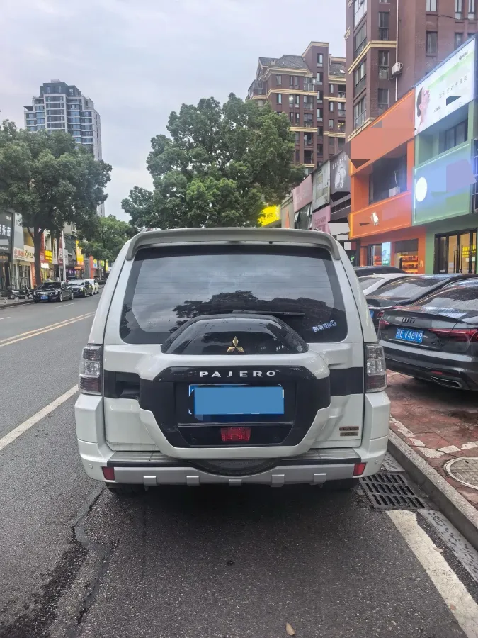 2018 Mitsubishi Pajero 3.0L 174HP V6 5AT,autocango,china used car exporter,china ev exporter,chinese used car exporter,chinese used ev exporter
