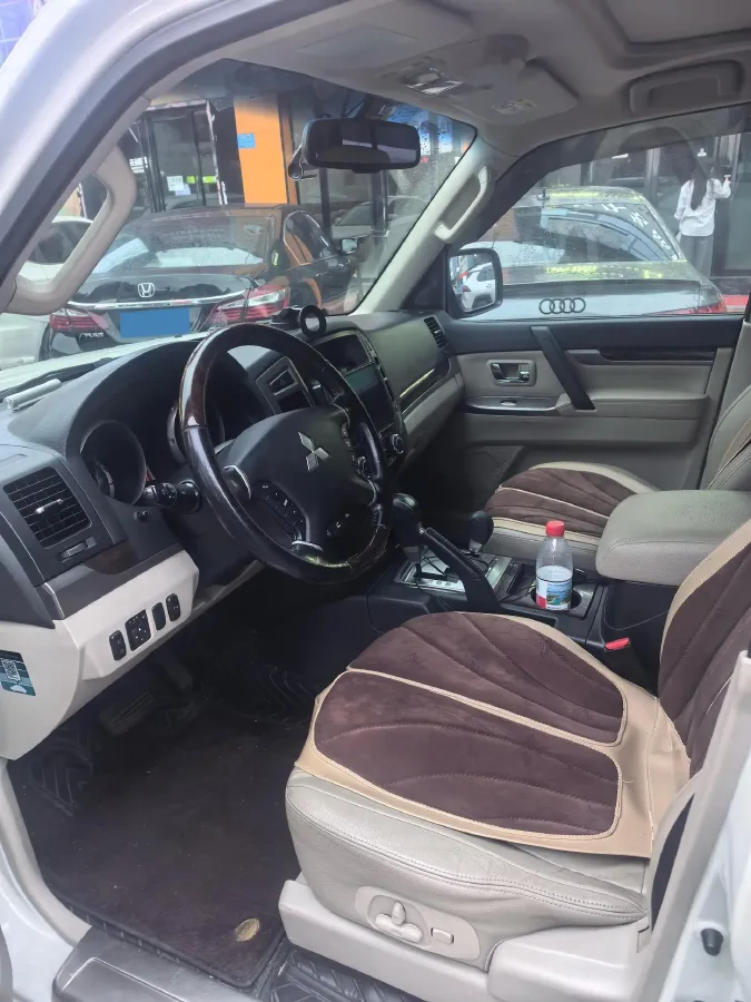2018 Mitsubishi Pajero 3.0L 174HP V6 5AT,autocango,china used car exporter,china ev exporter,chinese used car exporter,chinese used ev exporter