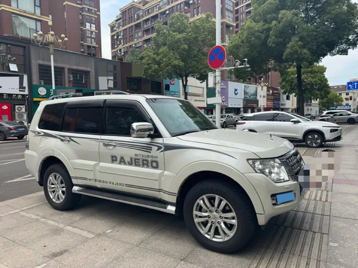 2018 Mitsubishi Pajero 3.0L 174HP V6 5AT,autocango,china used car exporter,china ev exporter,chinese used car exporter,chinese used ev exporter