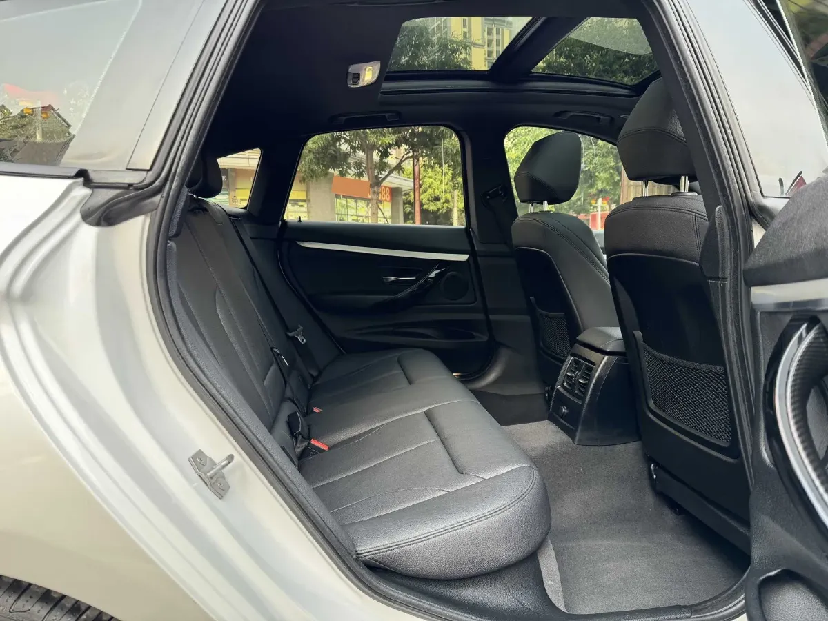 2020 BMW 3 Series GT 2.0T 184HP L4 8AT,autocango,china used car exporter,china ev exporter,chinese used car exporter,chinese used ev exporter