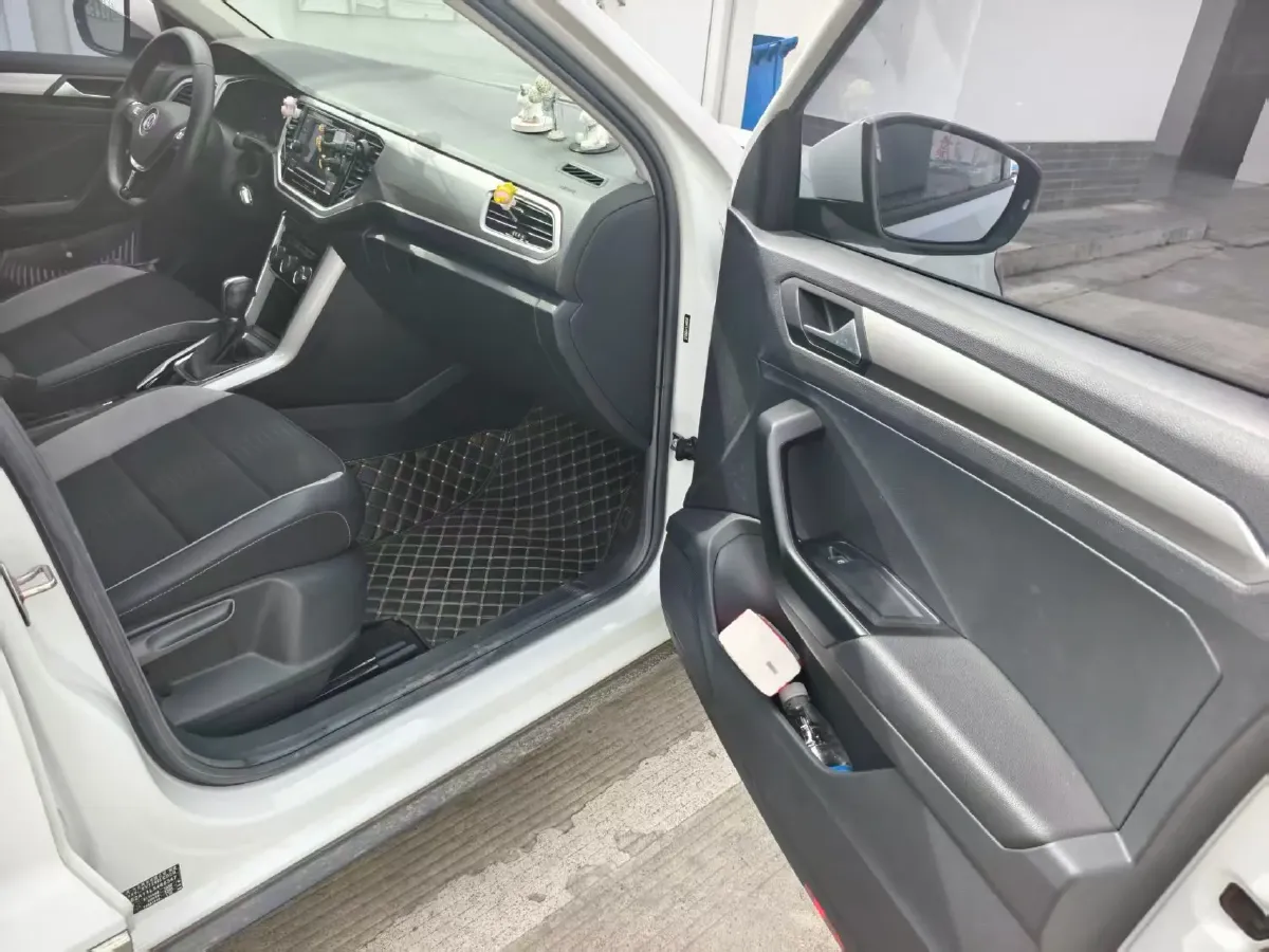 2020 Volkswagen T-Roc 1.4T 131HP L4 7DCT,autocango,china used car exporter,china ev exporter,chinese used car exporter,chinese used ev exporter