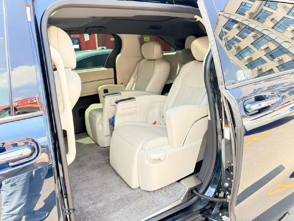 2024 Toyota Granvia 2.5L 189HP L4 E-CVT Hybrid,autocango,china used car exporter,china ev exporter,chinese used car exporter,chinese used ev exporter