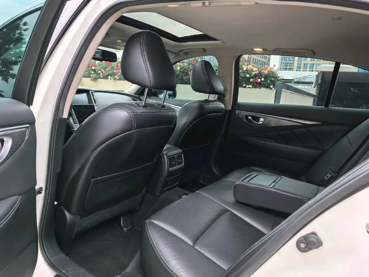 2018 Jeep Grand Commander 2.0T 265HP L4 9AT,autocango,china used car exporter,china ev exporter,chinese used car exporter,chinese used ev exporter
