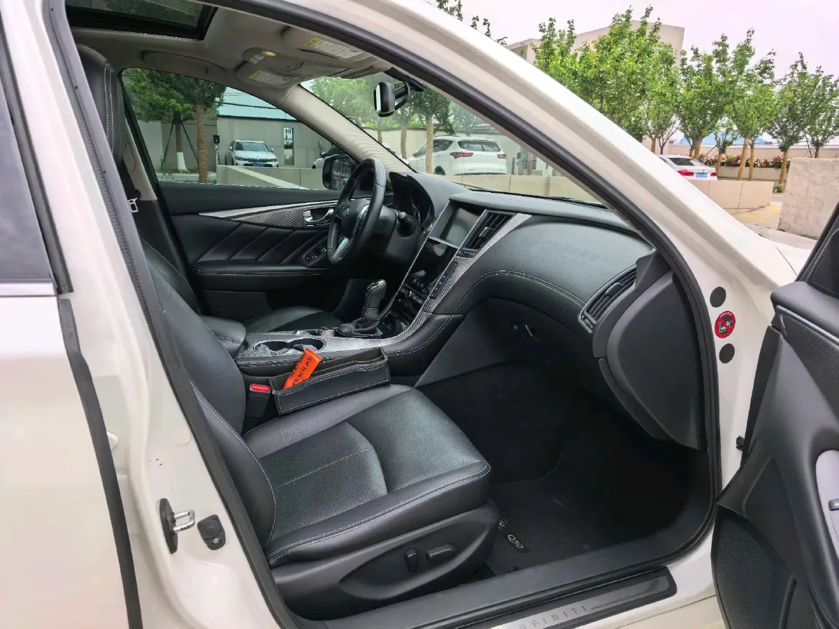 2018 Jeep Grand Commander 2.0T 265HP L4 9AT,autocango,china used car exporter,china ev exporter,chinese used car exporter,chinese used ev exporter