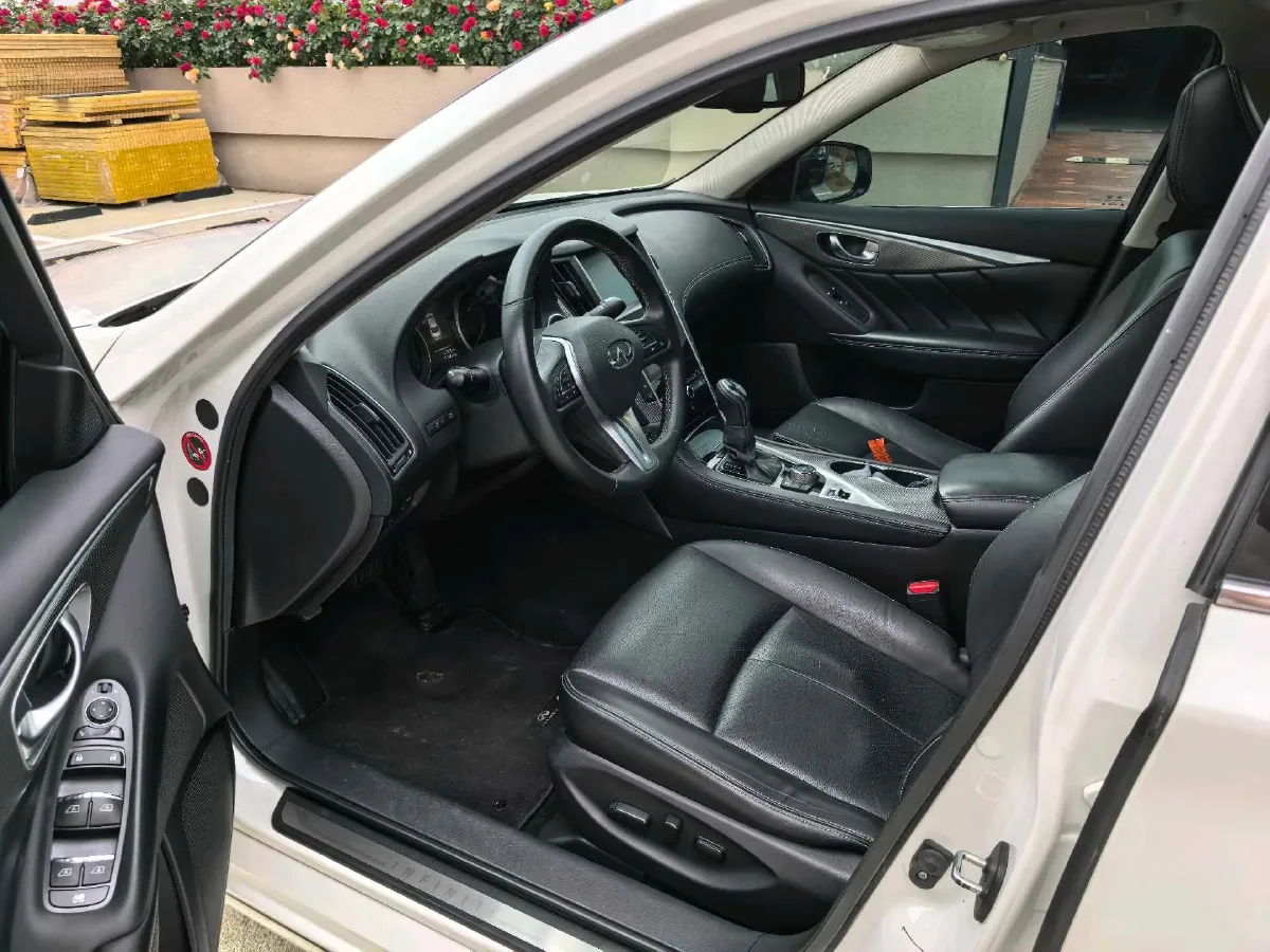 2018 Jeep Grand Commander 2.0T 265HP L4 9AT,autocango,china used car exporter,china ev exporter,chinese used car exporter,chinese used ev exporter