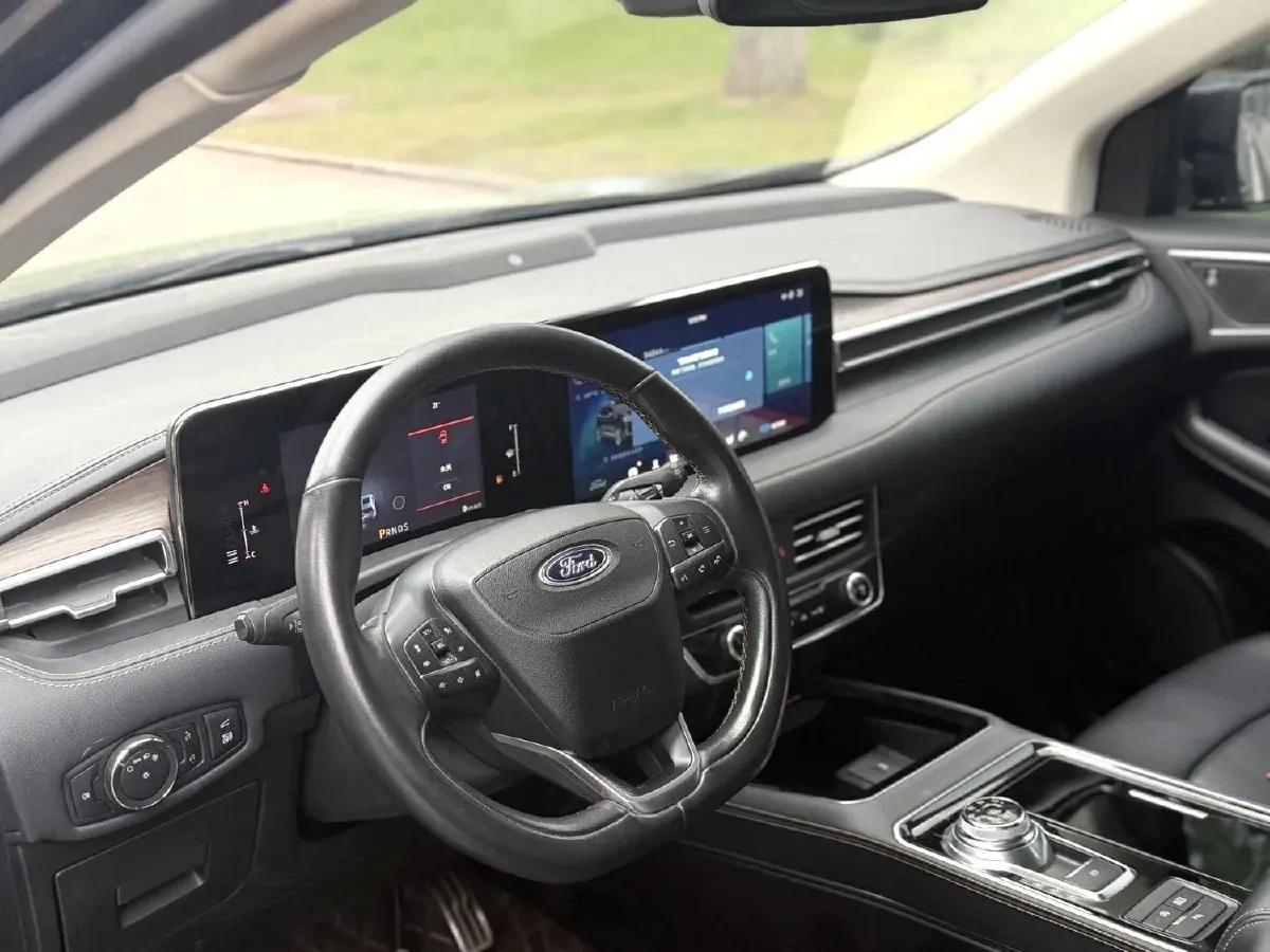 2021 Ford Edge 2.0T 245HP L4 8AT,autocango,china used car exporter,china ev exporter,chinese used car exporter,chinese used ev exporter