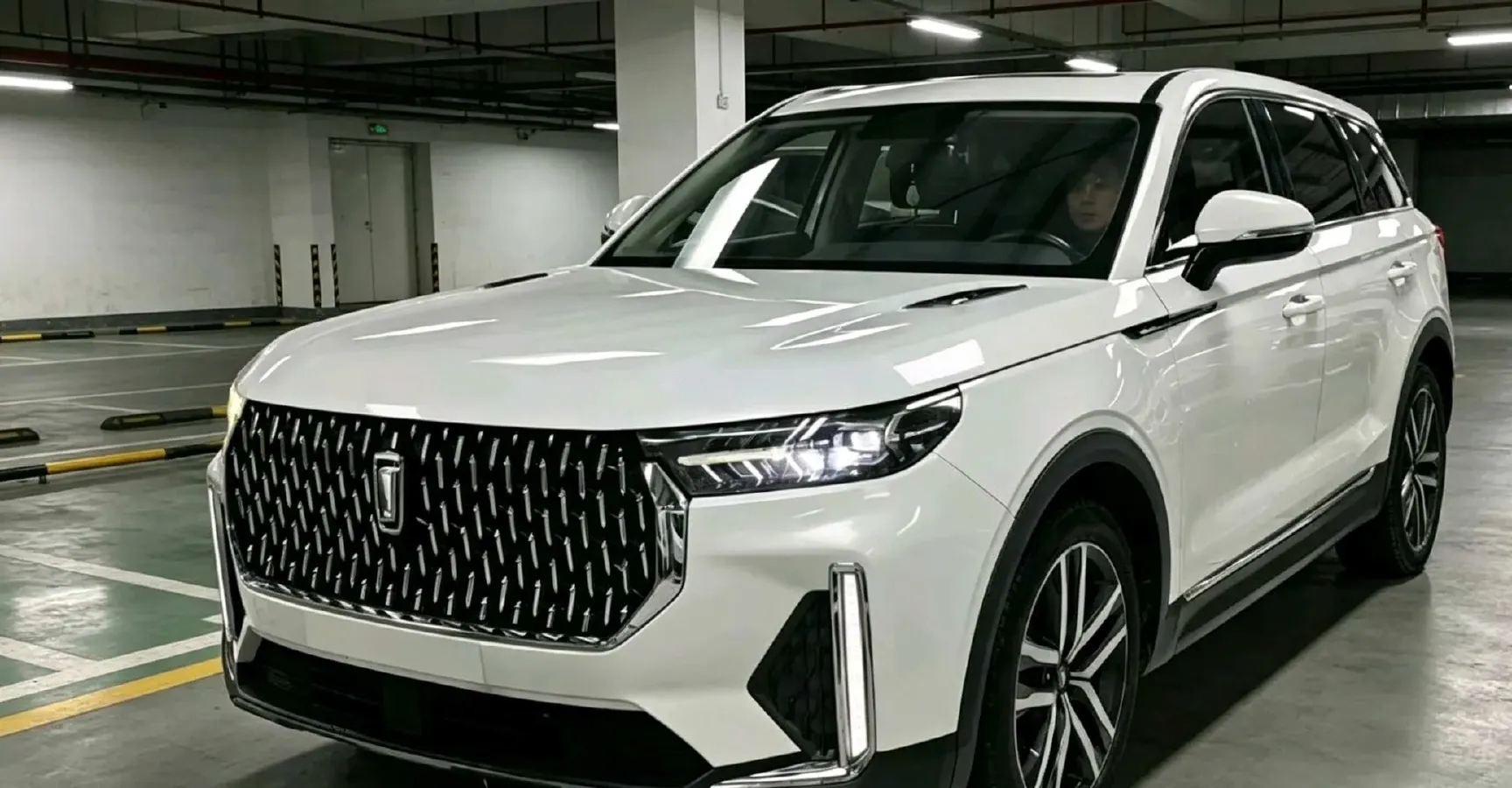 2020 Bestune T99 2.0T 224HP L4 6AT,autocango,china used car exporter,china ev exporter,chinese used car exporter,chinese used ev exporter