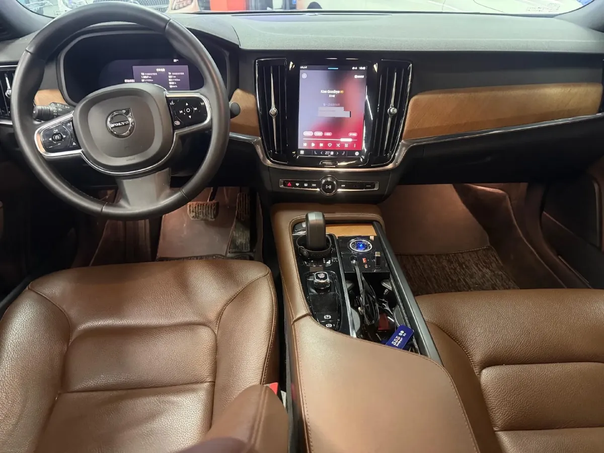 2024 Volvo S90 2.0T 250HP L4 8AT,autocango,china used car exporter,china ev exporter,chinese used car exporter,chinese used ev exporter
