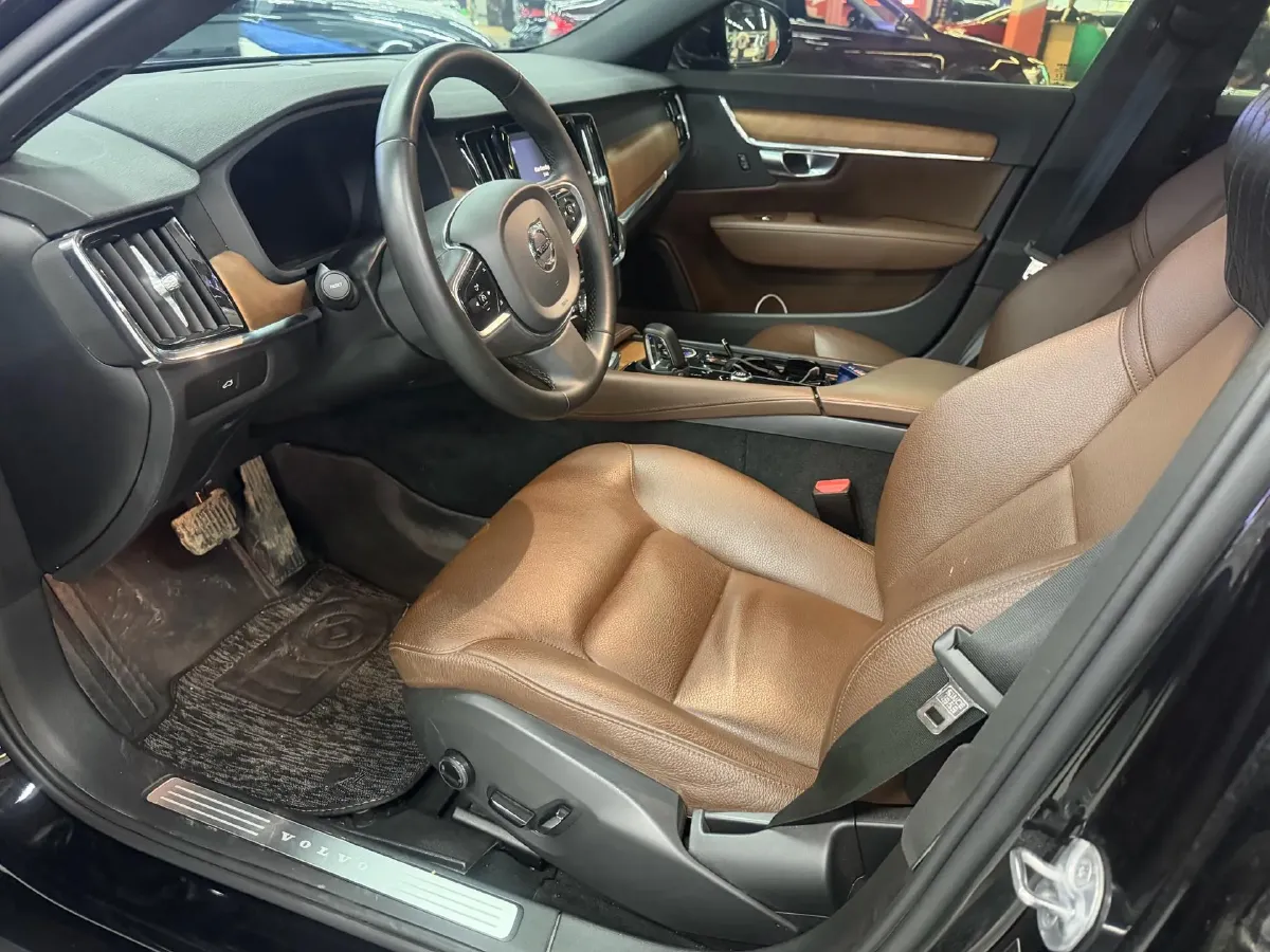 2024 Volvo S90 2.0T 250HP L4 8AT,autocango,china used car exporter,china ev exporter,chinese used car exporter,chinese used ev exporter