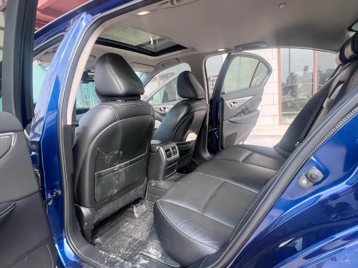 2018 Jeep Grand Commander 2.0T 265HP L4 9AT,autocango,china used car exporter,china ev exporter,chinese used car exporter,chinese used ev exporter