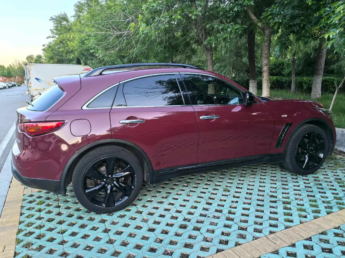 2015 Infiniti QX70 3.7L 351HP V6 7AT,autocango,china used car exporter,china ev exporter,chinese used car exporter,chinese used ev exporter