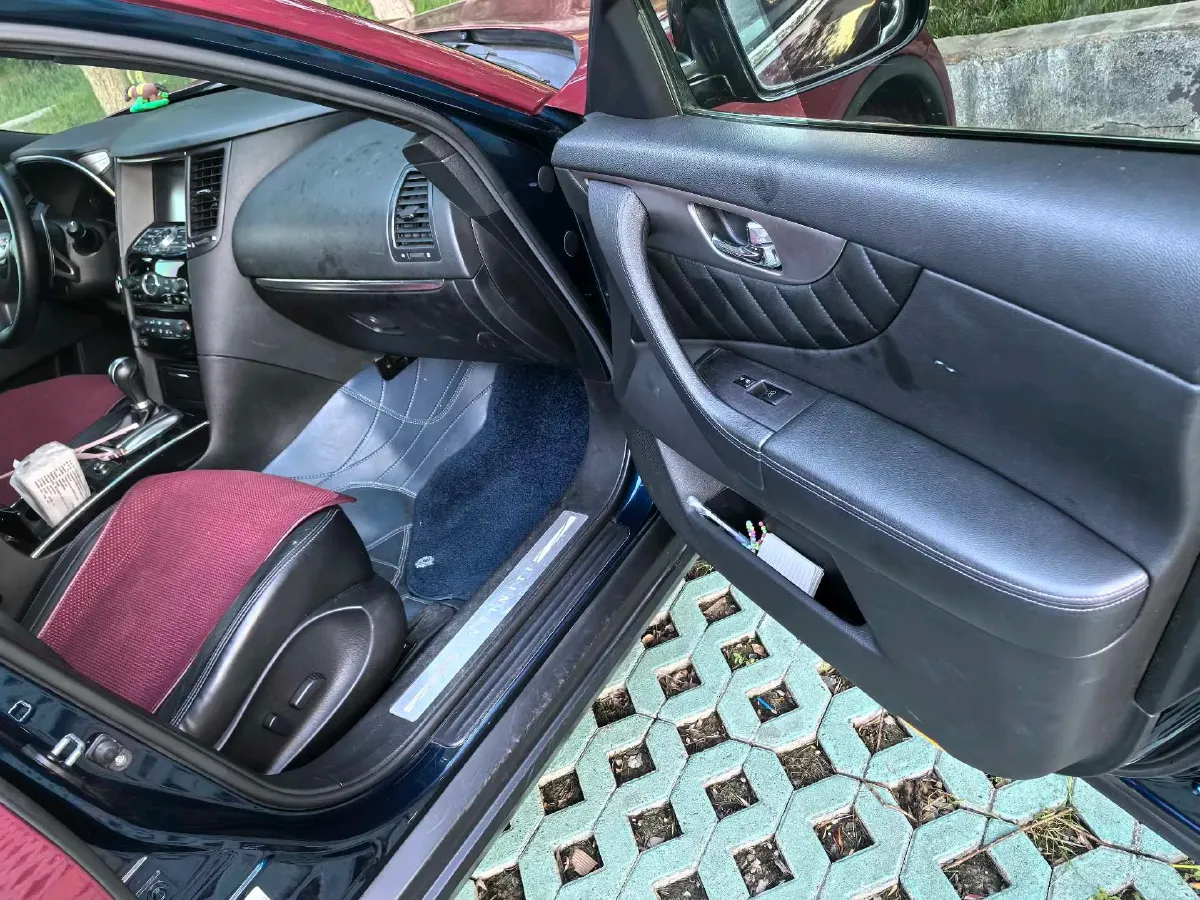 2015 Infiniti QX70 3.7L 351HP V6 7AT,autocango,china used car exporter,china ev exporter,chinese used car exporter,chinese used ev exporter