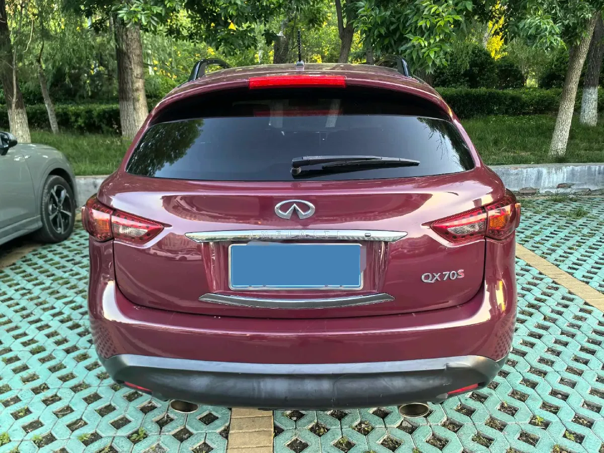 2015 Infiniti QX70 3.7L 351HP V6 7AT,autocango,china used car exporter,china ev exporter,chinese used car exporter,chinese used ev exporter