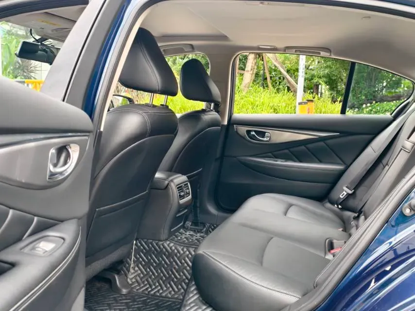 2018 Jeep Grand Commander 2.0T 265HP L4 9AT,autocango,china used car exporter,china ev exporter,chinese used car exporter,chinese used ev exporter