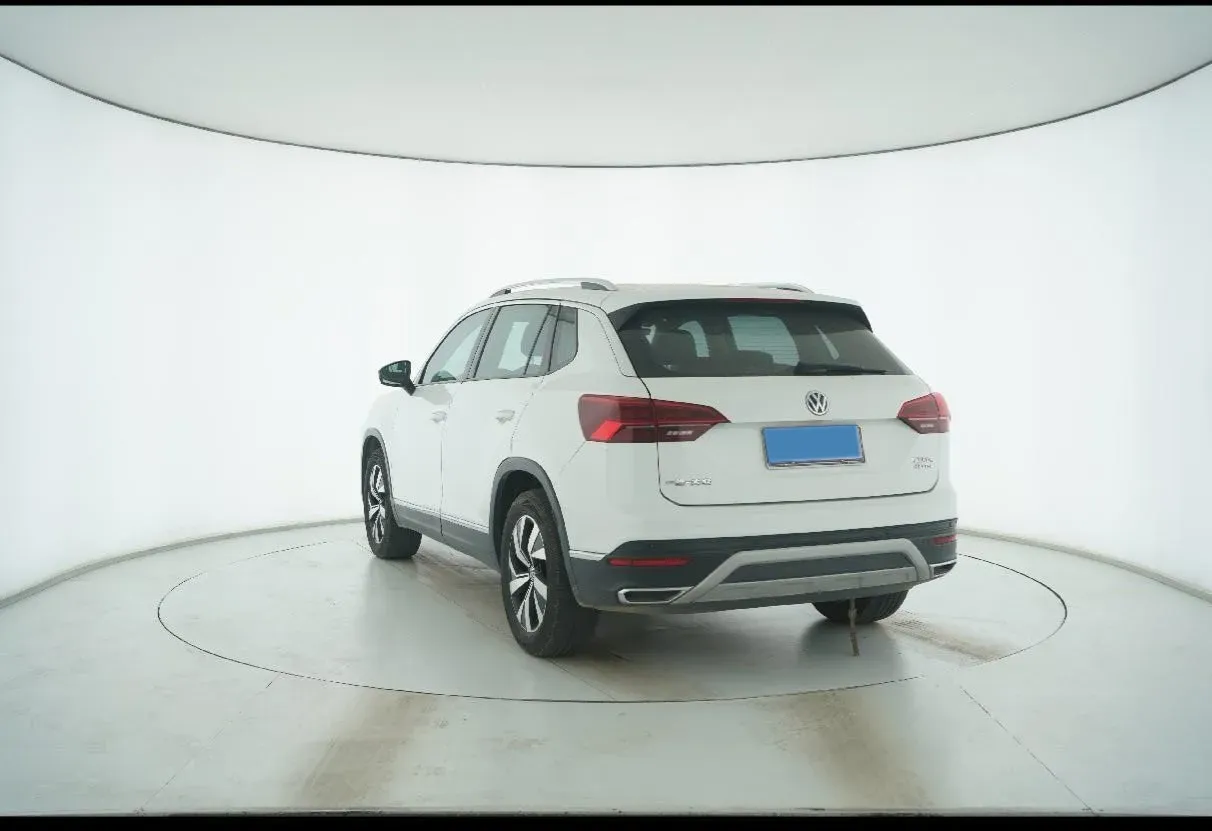 2019 Jeep Cherokee 2.0T 234HP L4 9AT,autocango,china used car exporter,china ev exporter,chinese used car exporter,chinese used ev exporter