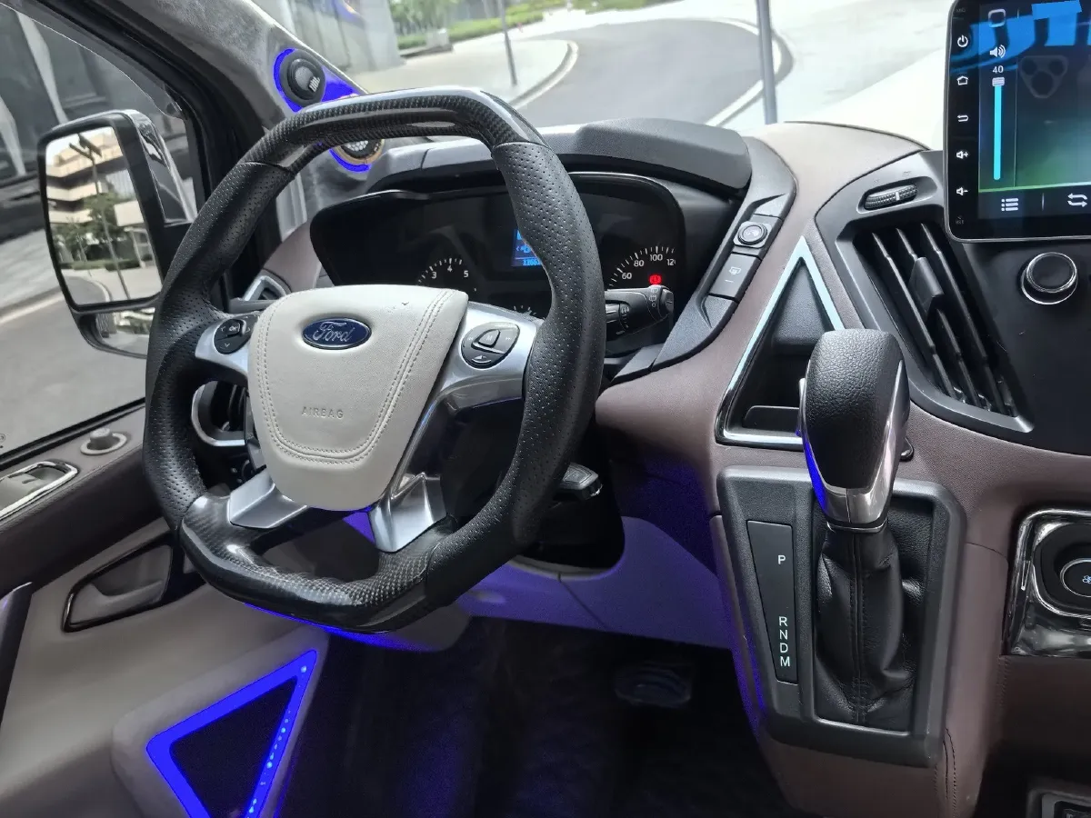 2017 Ford Tourneo 2.0T 203HP L4 6AT,autocango,china used car exporter,china ev exporter,chinese used car exporter,chinese used ev exporter