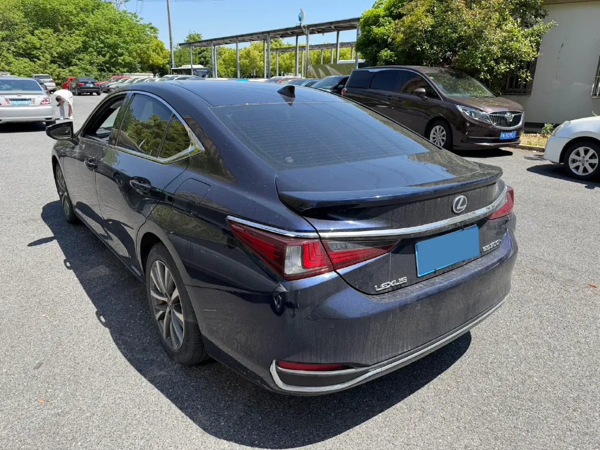 2021 Lexus ES 2.5L 178HP L4 E-CVT Hybrid,autocango,china used car exporter,china ev exporter,chinese used car exporter,chinese used ev exporter