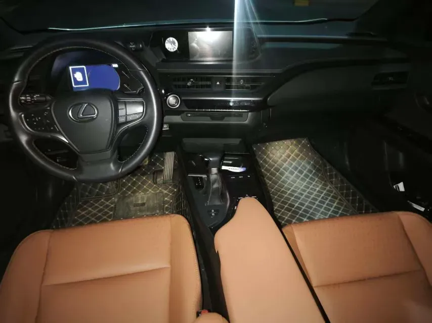 2020 Lexus UX 2.0L 173HP L4 CVT,autocango,china used car exporter,china ev exporter,chinese used car exporter,chinese used ev exporter
