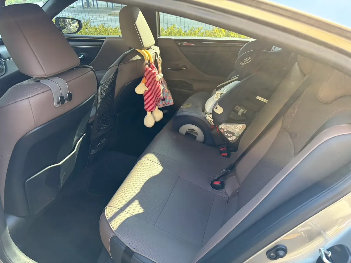 2023 Lexus ES 2.0L 173HP L4 CVT,autocango,china used car exporter,china ev exporter,chinese used car exporter,chinese used ev exporter