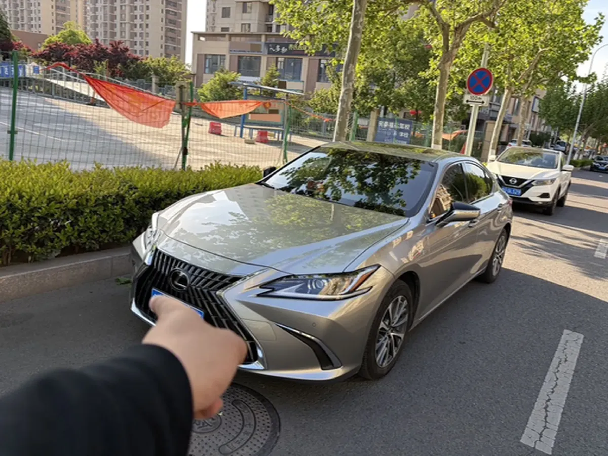 2023 Lexus ES 2.0L 173HP L4 CVT,autocango,china used car exporter,china ev exporter,chinese used car exporter,chinese used ev exporter