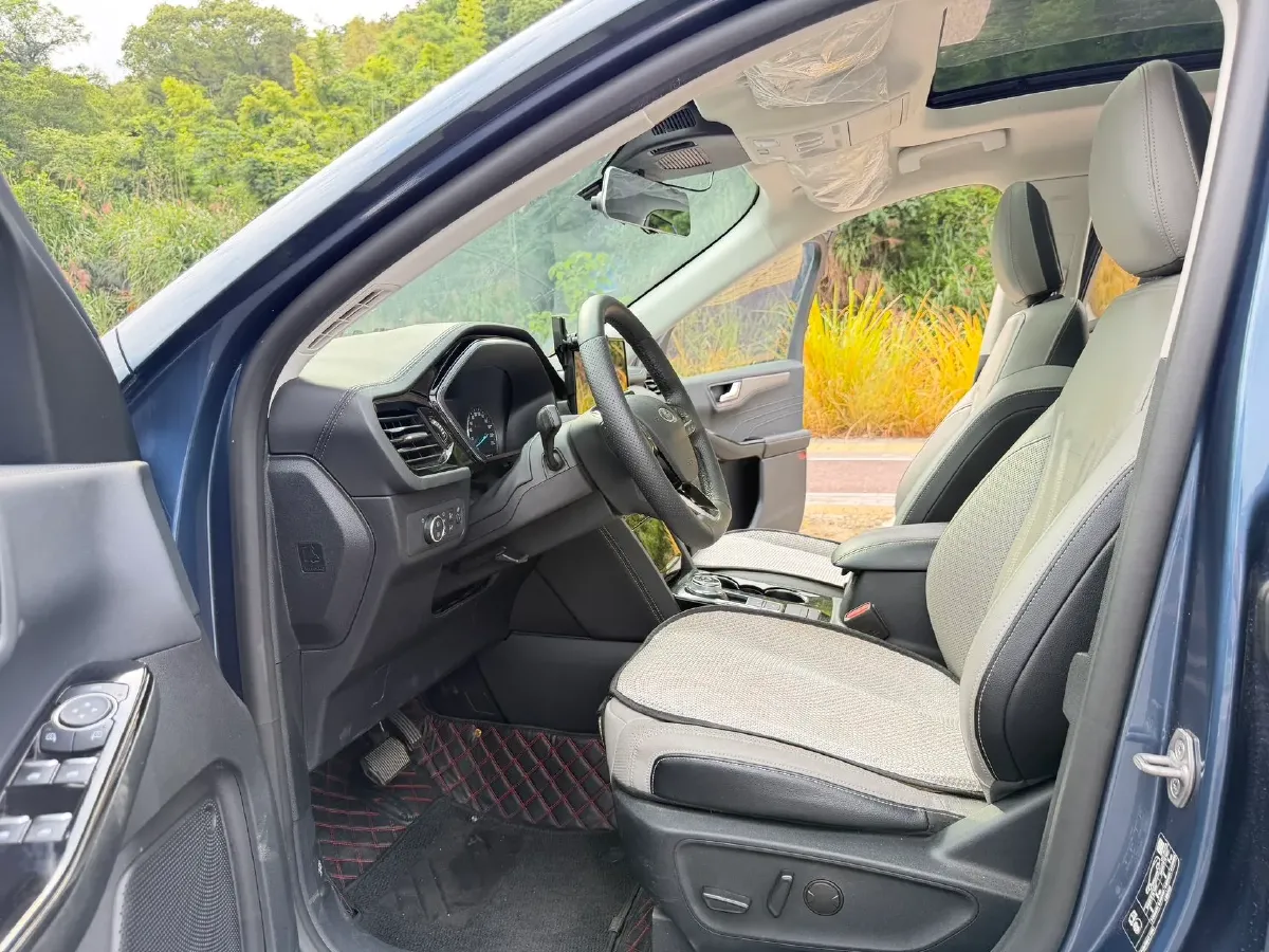 2020 Ford Escape 2.0T 248HP L4 8AT,autocango,china used car exporter,china ev exporter,chinese used car exporter,chinese used ev exporter