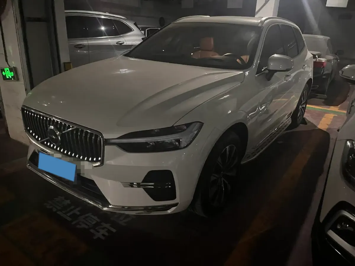 2023 Volvo XC60 2.0T 250HP L4 8AT,autocango,china used car exporter,china ev exporter,chinese used car exporter,chinese used ev exporter