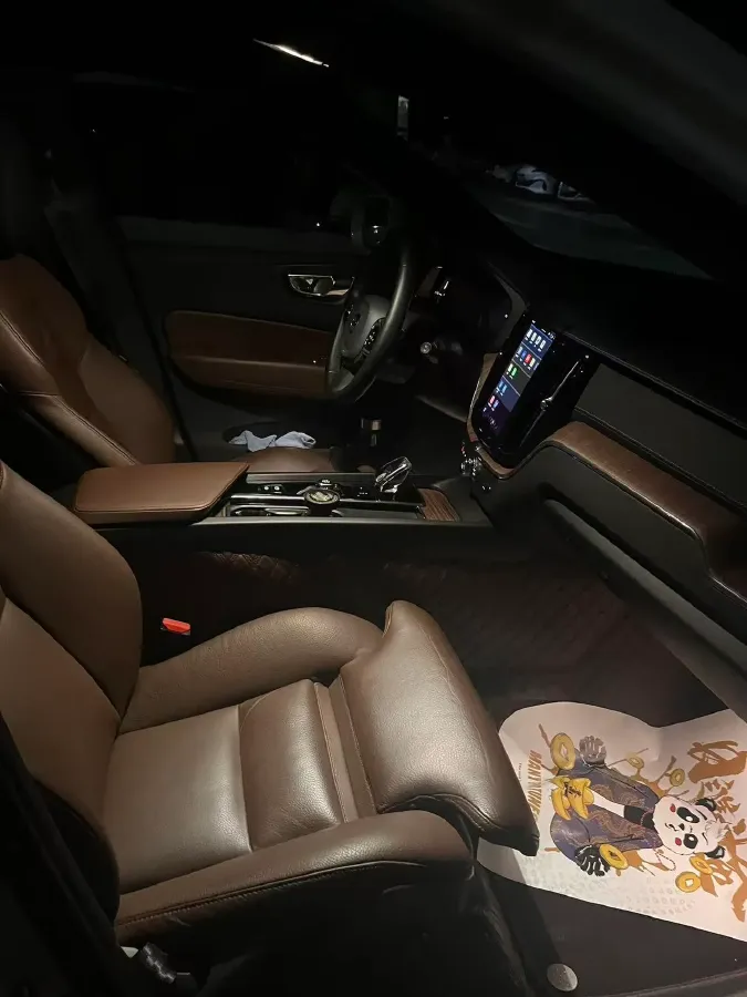 2023 Volvo XC60 2.0T 250HP L4 8AT,autocango,china used car exporter,china ev exporter,chinese used car exporter,chinese used ev exporter