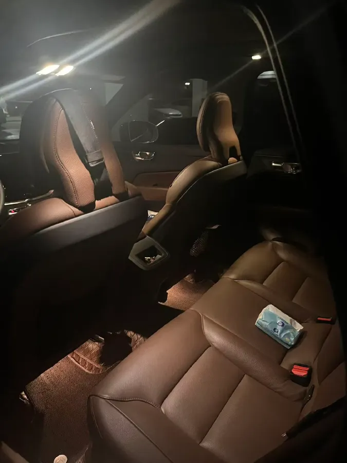 2023 Volvo XC60 2.0T 250HP L4 8AT,autocango,china used car exporter,china ev exporter,chinese used car exporter,chinese used ev exporter