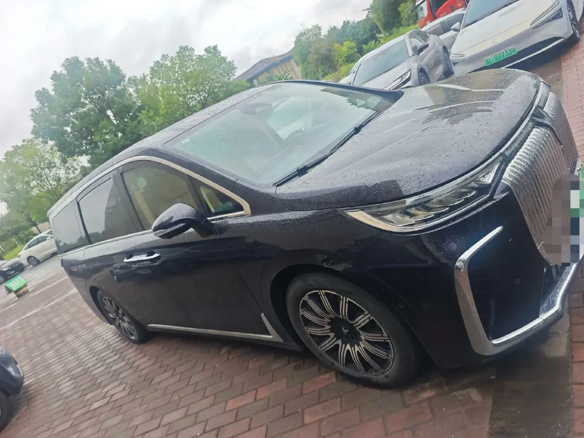 2025 Voyah Dream 1.5T 150HP L4 PHEV 41.7KWH,autocango,china used car exporter,china ev exporter,chinese used car exporter,chinese used ev exporter