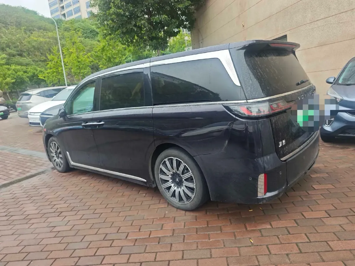 2025 Voyah Dream 1.5T 150HP L4 PHEV 41.7KWH,autocango,china used car exporter,china ev exporter,chinese used car exporter,chinese used ev exporter