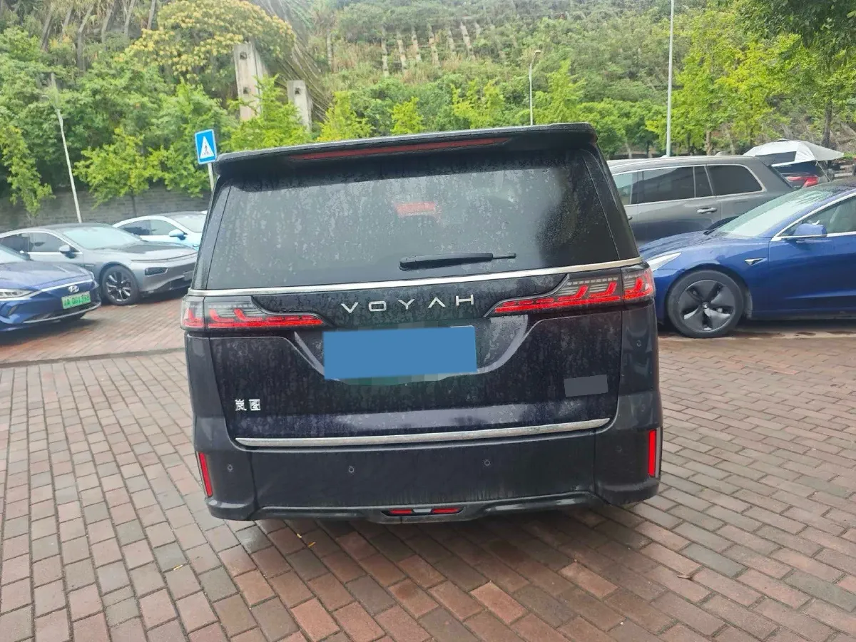 2025 Voyah Dream 1.5T 150HP L4 PHEV 41.7KWH,autocango,china used car exporter,china ev exporter,chinese used car exporter,chinese used ev exporter