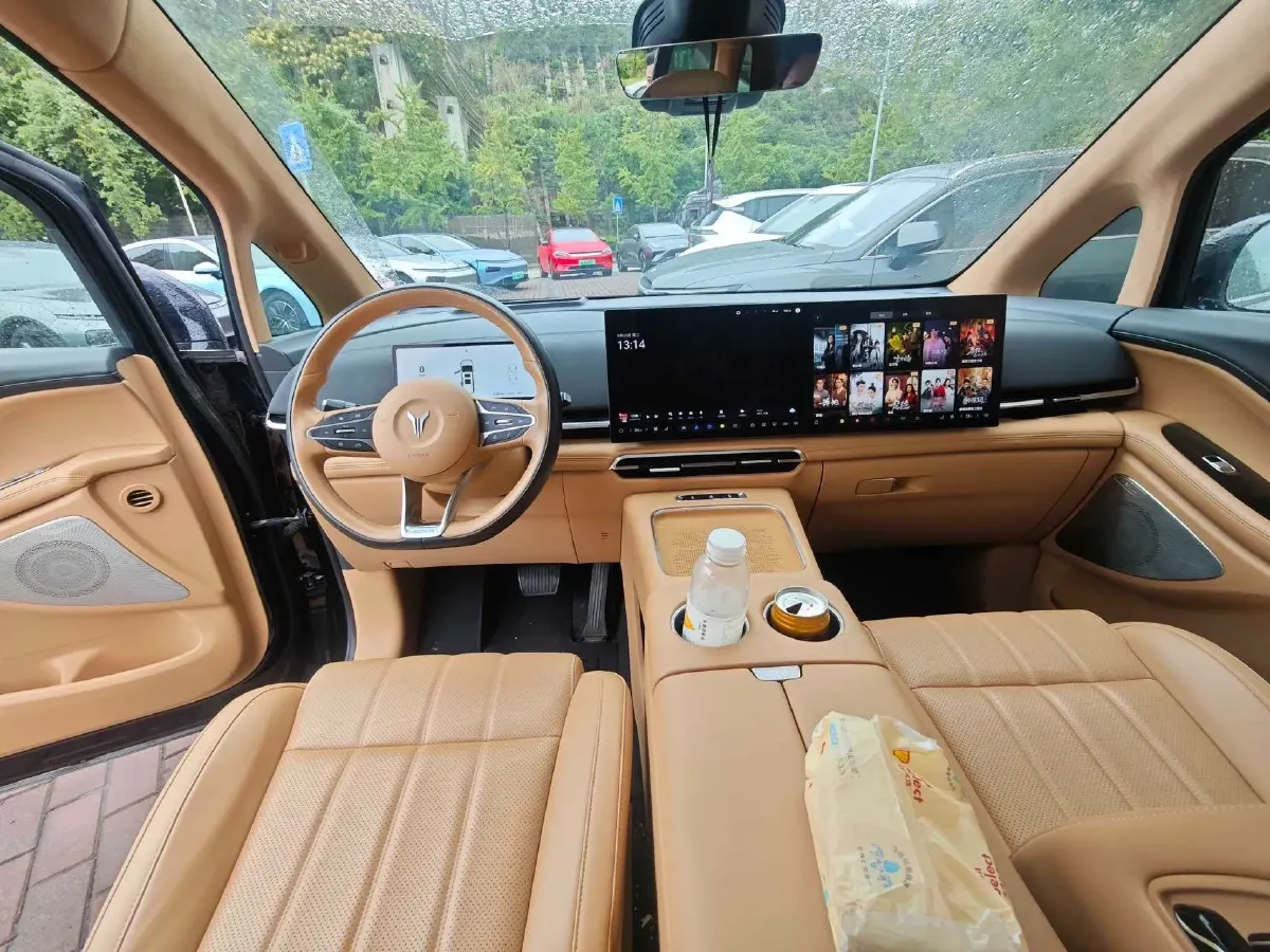 2025 Voyah Dream 1.5T 150HP L4 PHEV 41.7KWH,autocango,china used car exporter,china ev exporter,chinese used car exporter,chinese used ev exporter
