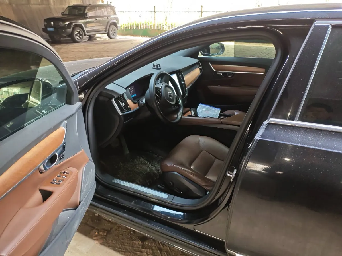 2023 Volvo S90 2.0T 250HP L4 8AT,autocango,china used car exporter,china ev exporter,chinese used car exporter,chinese used ev exporter