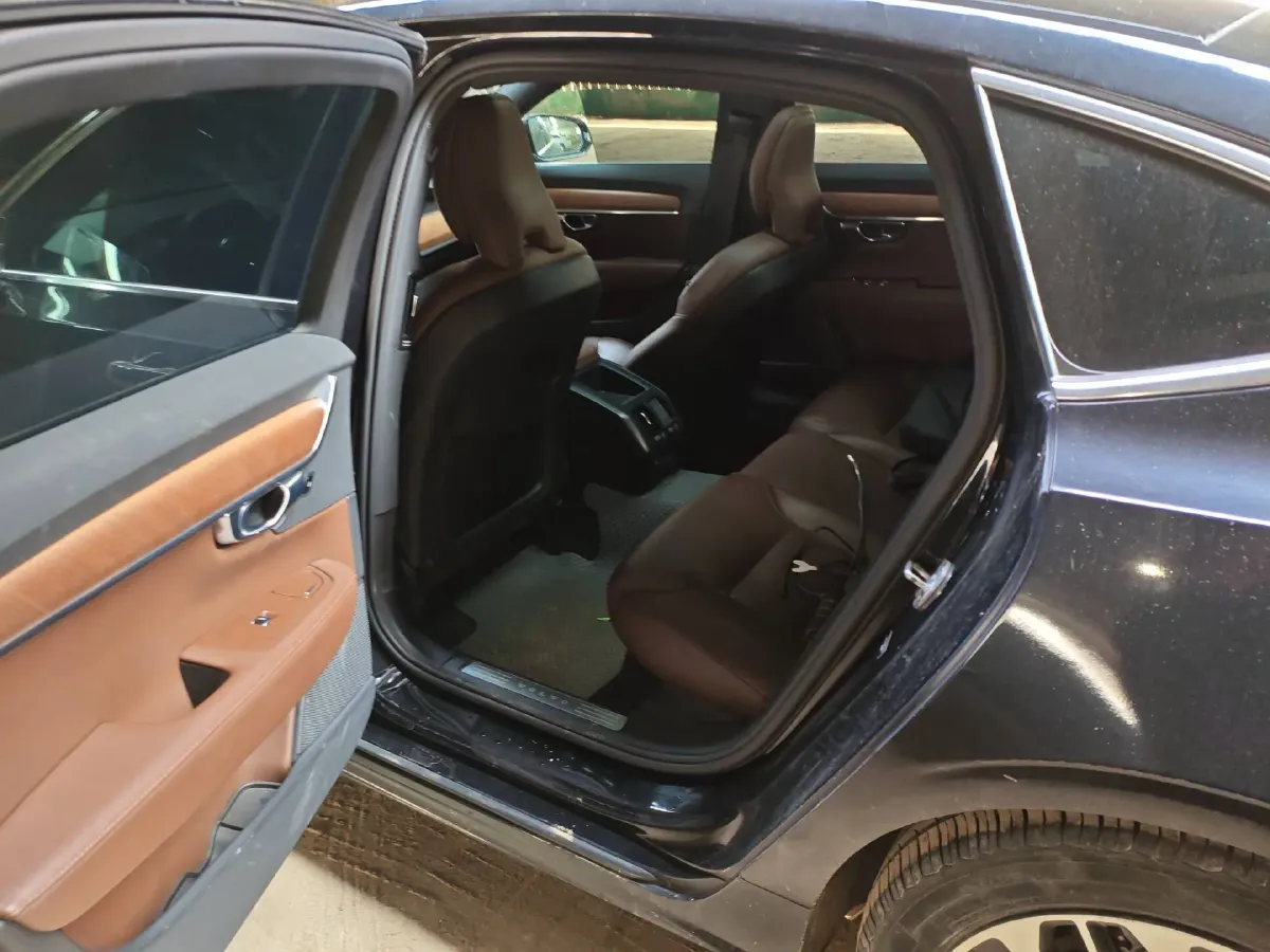 2023 Volvo S90 2.0T 250HP L4 8AT,autocango,china used car exporter,china ev exporter,chinese used car exporter,chinese used ev exporter