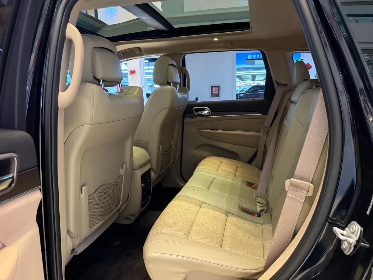 2017 Jeep Grand Cherokee 3.6L 286HP V6 8AT,autocango,china used car exporter,china ev exporter,chinese used car exporter,chinese used ev exporter
