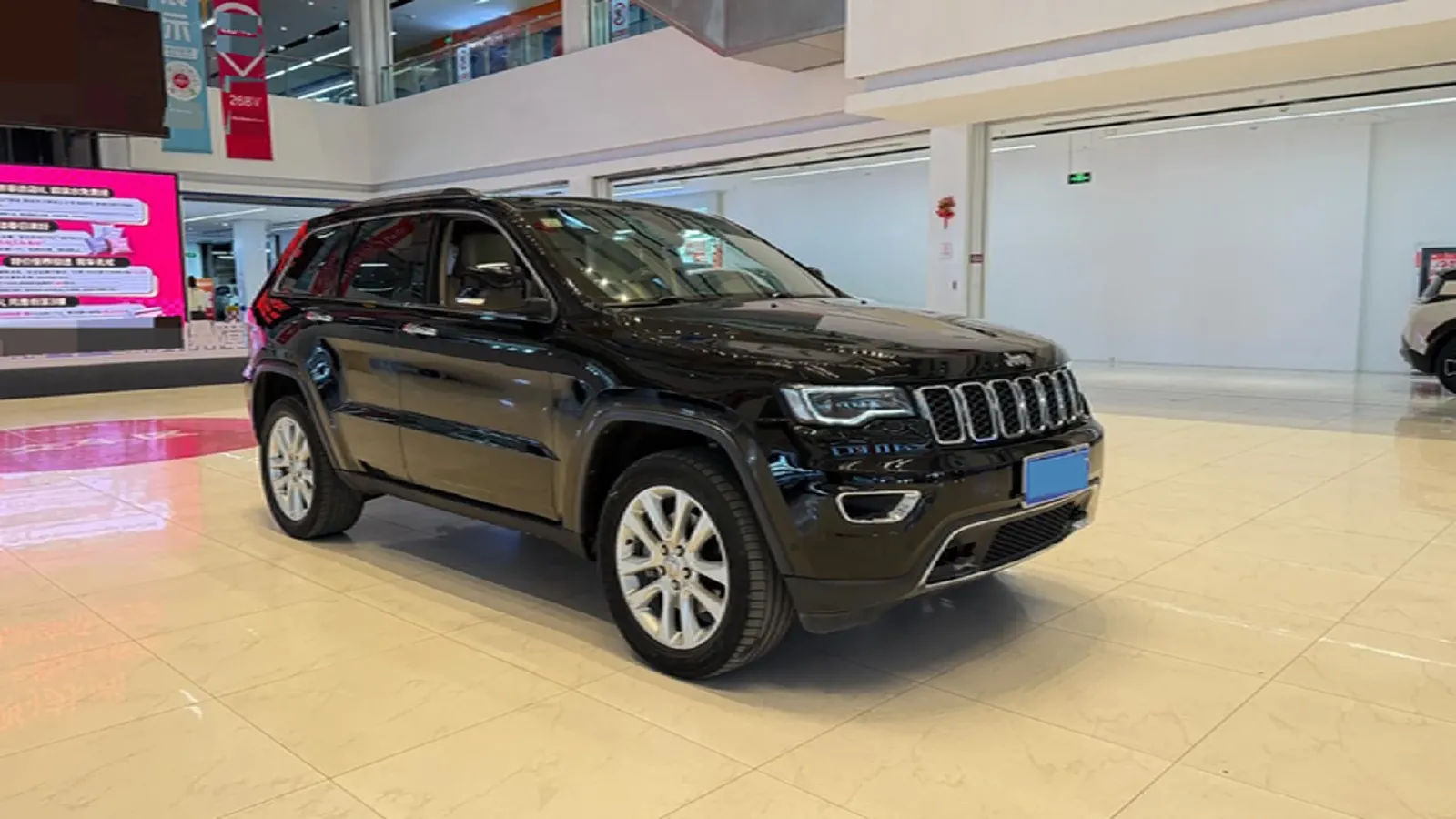 2017 Jeep Grand Cherokee 3.6L 286HP V6 8AT,autocango,china used car exporter,china ev exporter,chinese used car exporter,chinese used ev exporter