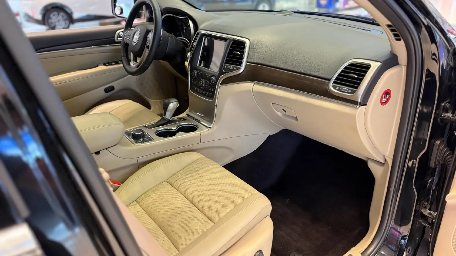 2017 Jeep Grand Cherokee 3.6L 286HP V6 8AT,autocango,china used car exporter,china ev exporter,chinese used car exporter,chinese used ev exporter