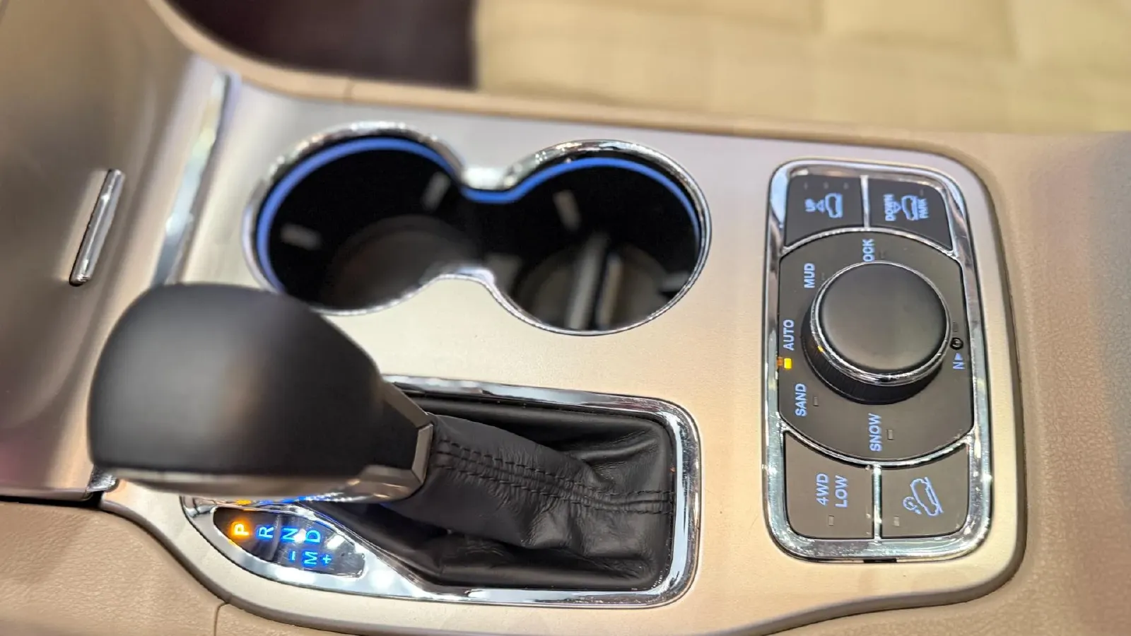 2017 Jeep Grand Cherokee 3.6L 286HP V6 8AT,autocango,china used car exporter,china ev exporter,chinese used car exporter,chinese used ev exporter