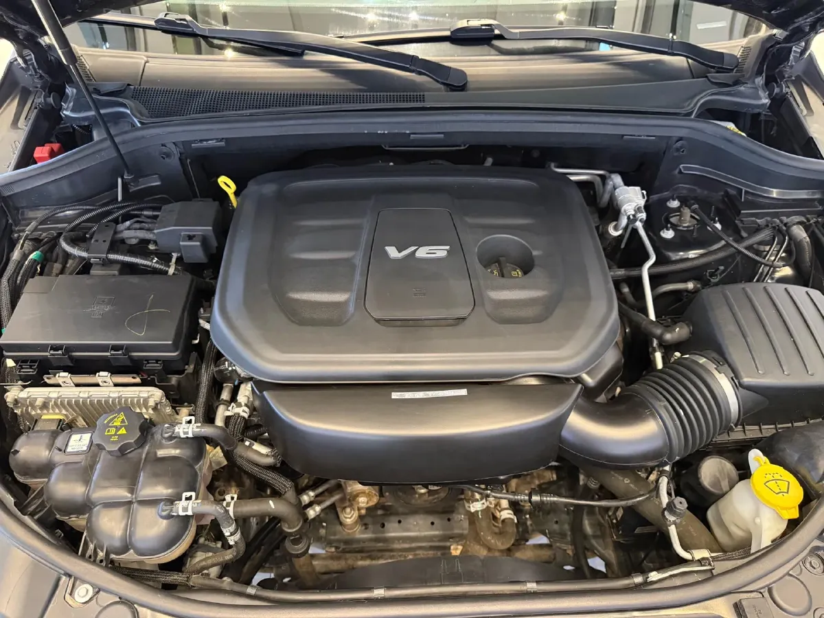 2017 Jeep Grand Cherokee 3.6L 286HP V6 8AT,autocango,china used car exporter,china ev exporter,chinese used car exporter,chinese used ev exporter