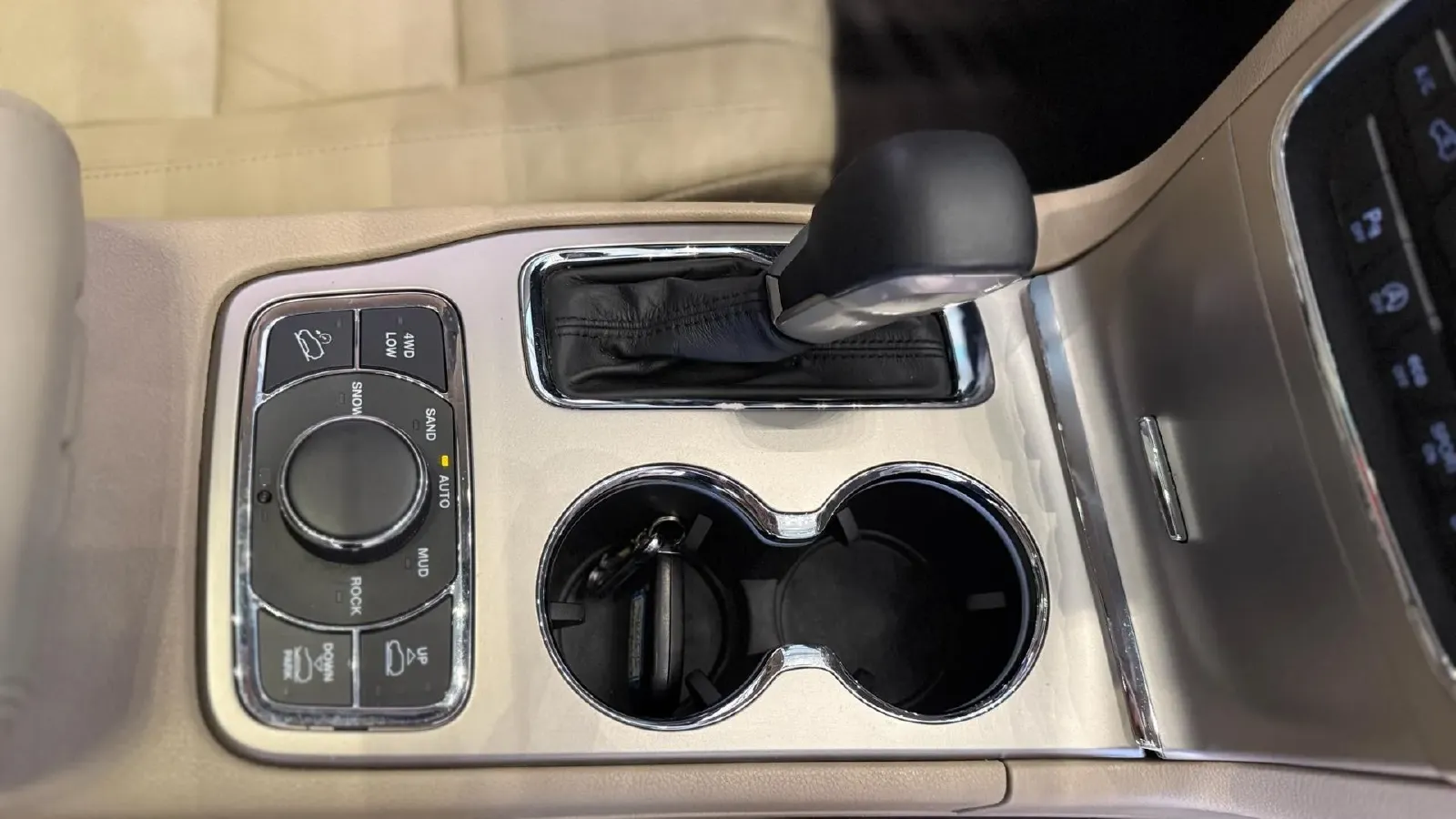 2017 Jeep Grand Cherokee 3.6L 286HP V6 8AT,autocango,china used car exporter,china ev exporter,chinese used car exporter,chinese used ev exporter
