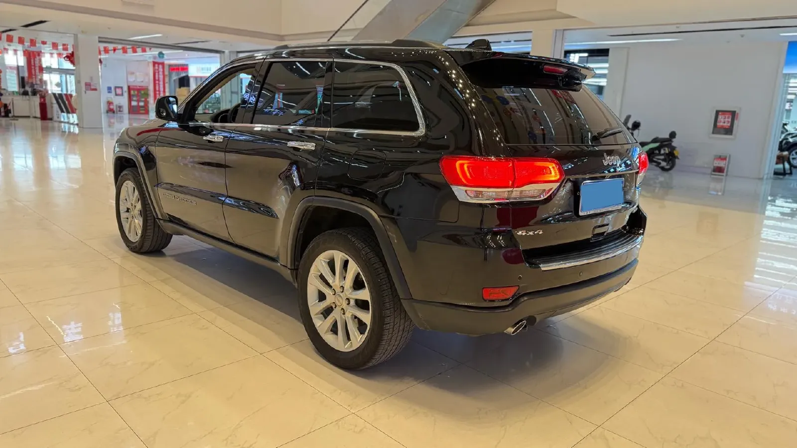 2017 Jeep Grand Cherokee 3.6L 286HP V6 8AT,autocango,china used car exporter,china ev exporter,chinese used car exporter,chinese used ev exporter