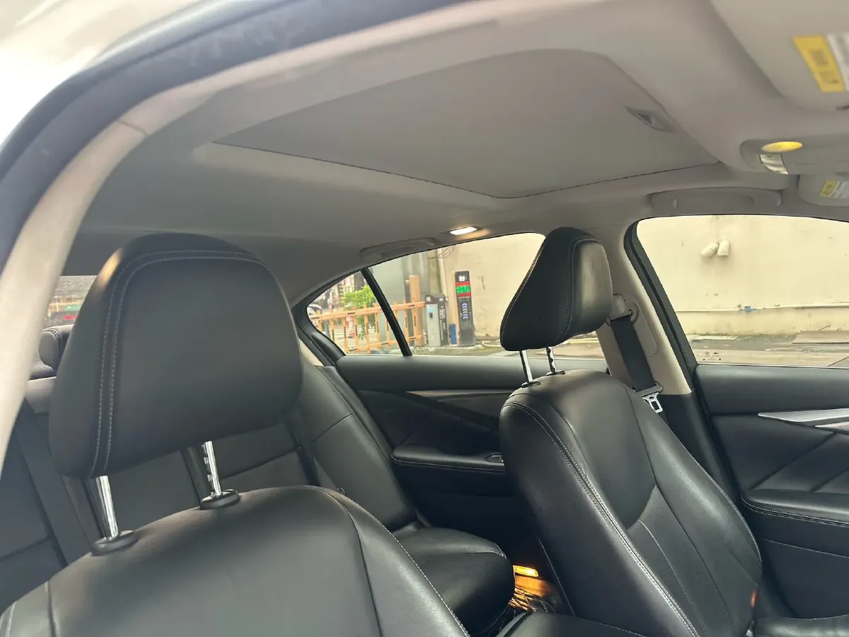2018 Jeep Grand Commander 2.0T 265HP L4 9AT,autocango,china used car exporter,china ev exporter,chinese used car exporter,chinese used ev exporter