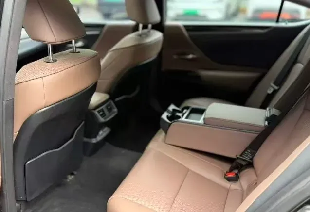 2023 Lexus ES 2.0L 173HP L4 CVT,autocango,china used car exporter,china ev exporter,chinese used car exporter,chinese used ev exporter