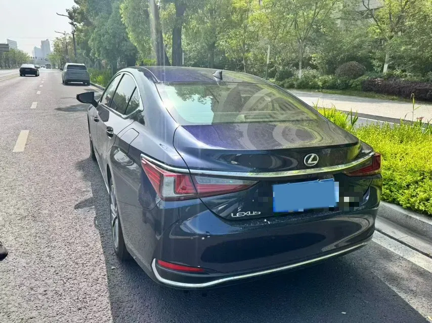 2023 Lexus ES 2.0L 173HP L4 CVT,autocango,china used car exporter,china ev exporter,chinese used car exporter,chinese used ev exporter