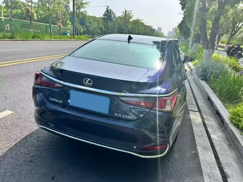 2023 Lexus ES 2.0L 173HP L4 CVT,autocango,china used car exporter,china ev exporter,chinese used car exporter,chinese used ev exporter