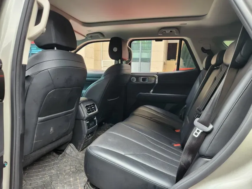 2024 Tank 400 2.0T 252HP L4 9AT PHEV 36.7/37.1KWH,autocango,china used car exporter,china ev exporter,chinese used car exporter,chinese used ev exporter