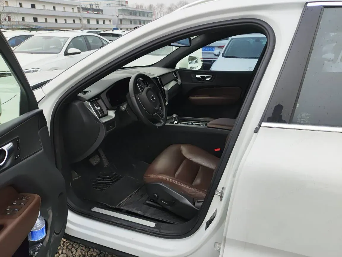 2023 Volvo S60 2.0T 197HP L4 7DCT,autocango,china used car exporter,china ev exporter,chinese used car exporter,chinese used ev exporter