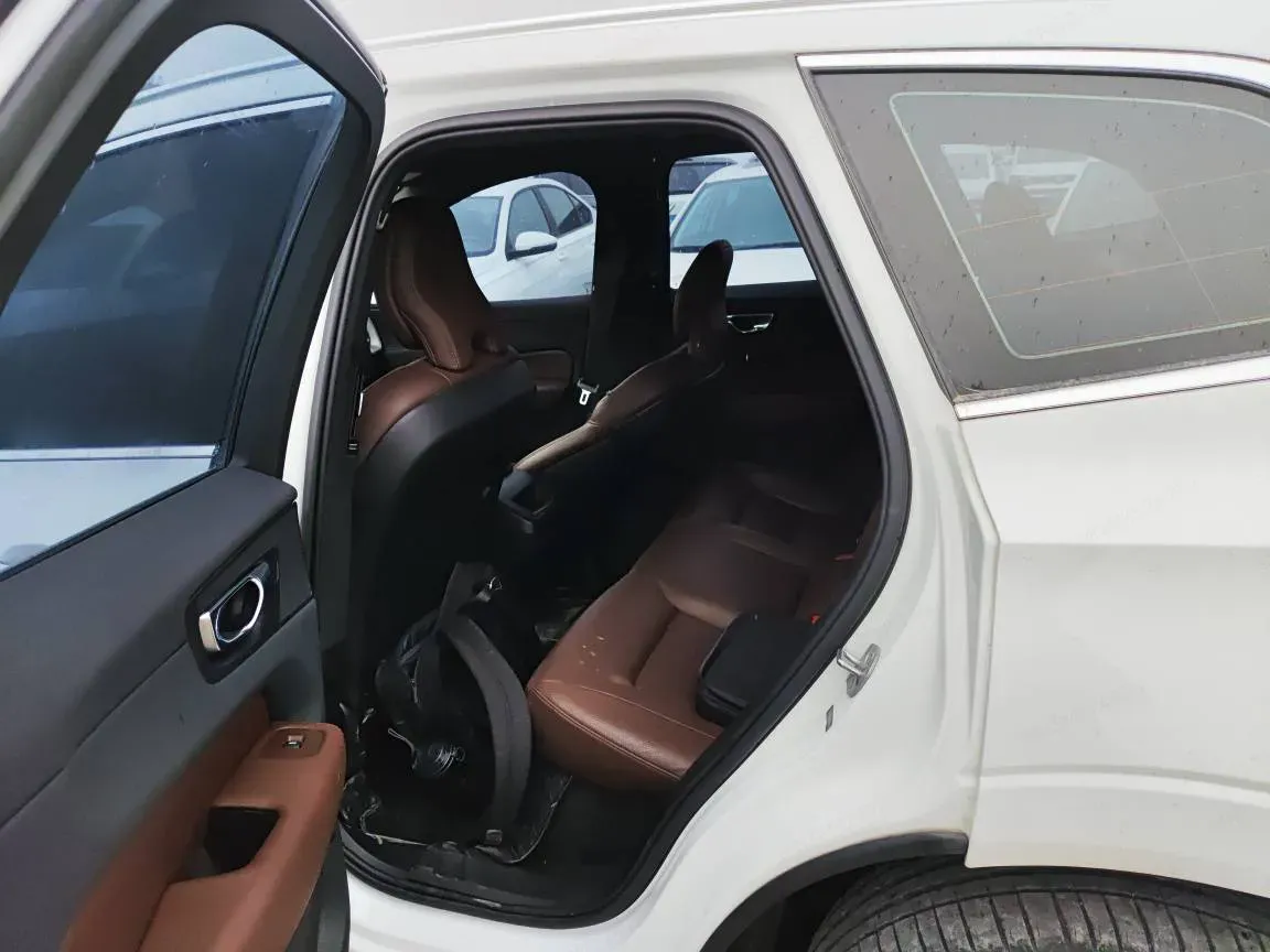 2023 Volvo S60 2.0T 197HP L4 7DCT,autocango,china used car exporter,china ev exporter,chinese used car exporter,chinese used ev exporter